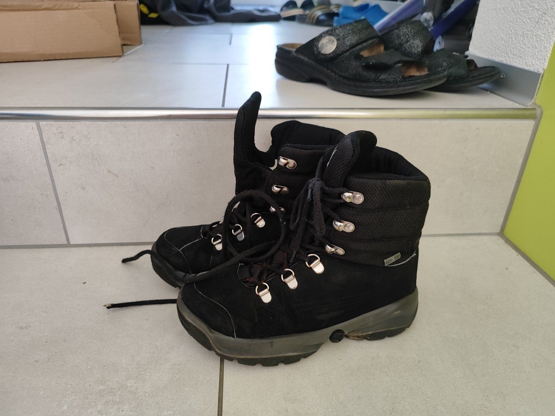 Puma Chaussures garçon: Warme Goretex Winterschuhe Puma Gr. 33 – D'occasion à Seon par Mandes1 2