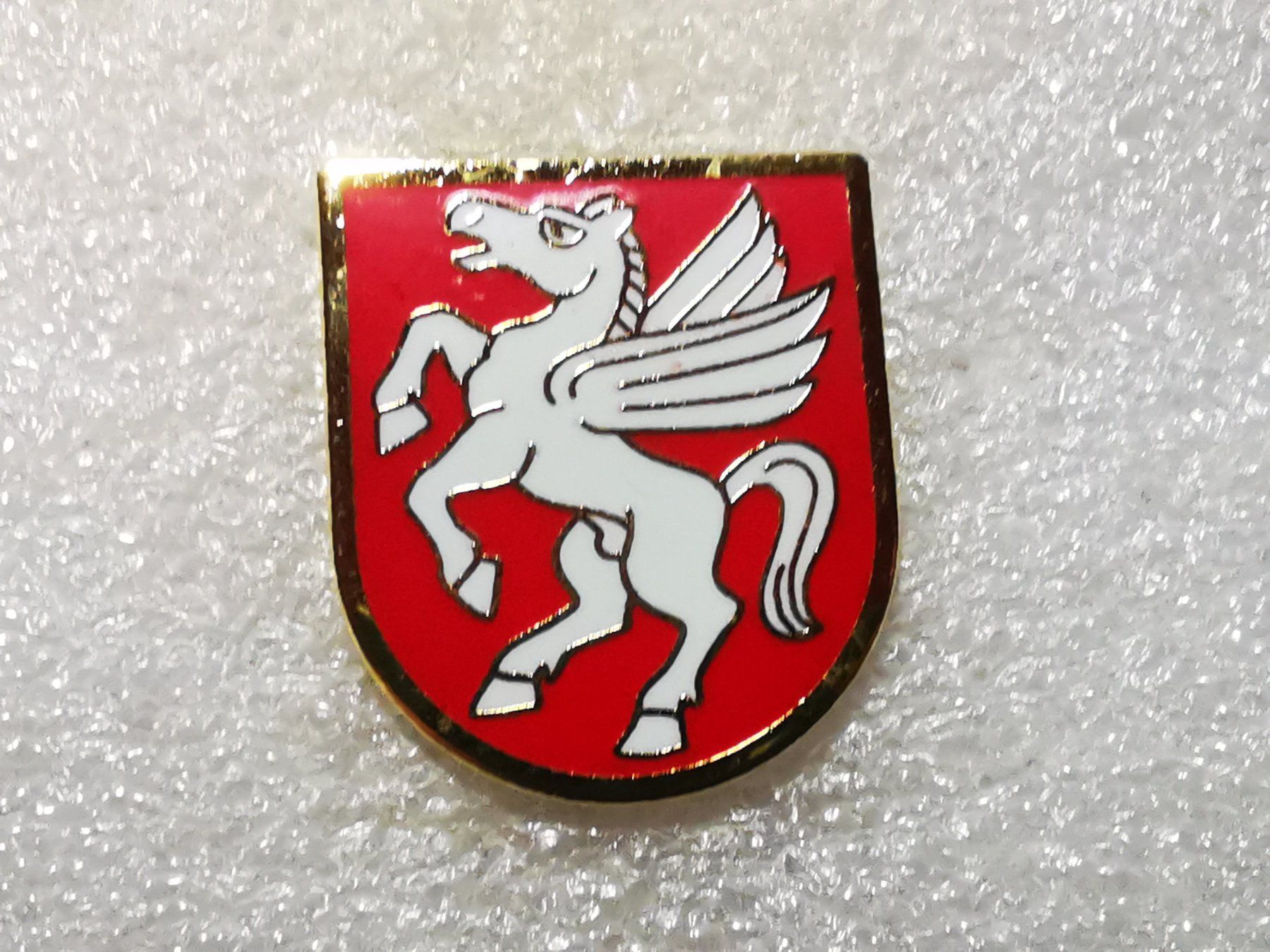 Placchette & Badge: Ansteckpin 31: Wappen Bargen BE – Usato da Oppligen venduto da Pin-Fall-Shop