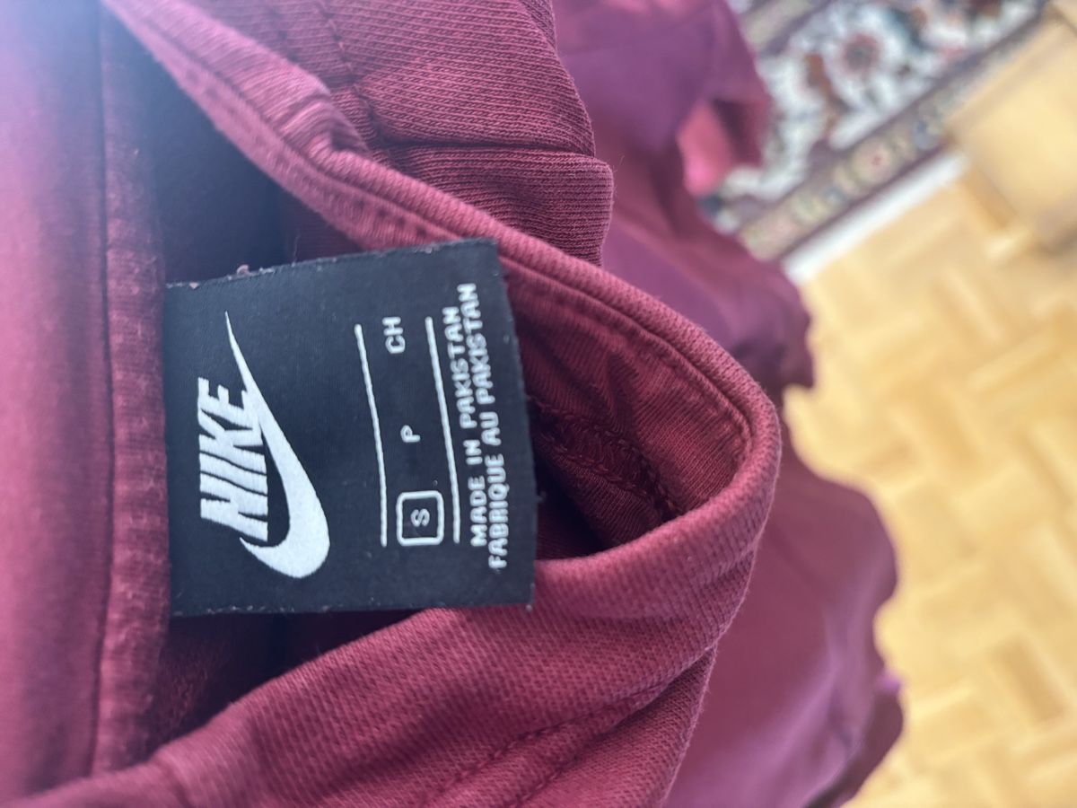 Nike Maglioni & Felpe: Nike Kapuzenpulli, Grösse S – Usato da Zürich venduto da CallMeAppetite 2