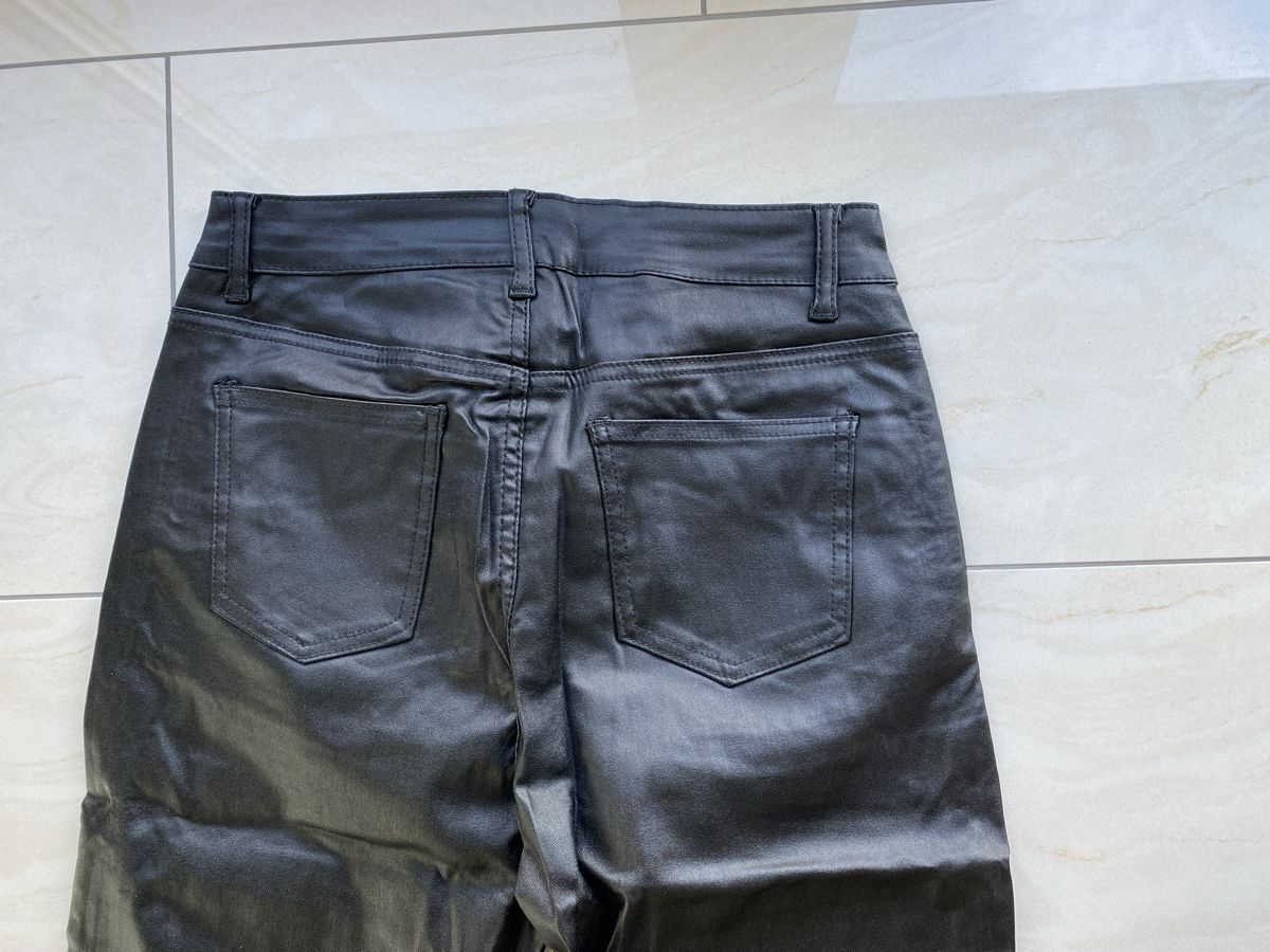 Pantaloni: Hose, Kunstleder, NEU – Nuovo e nell'imballaggio originale da Eiken venduto da jessycat01 2