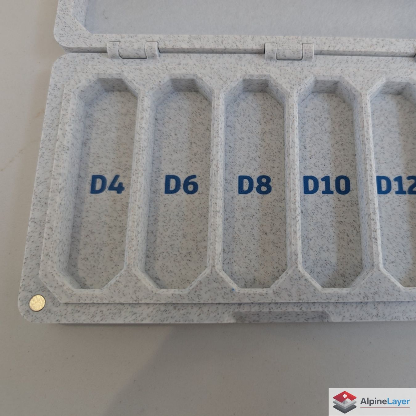 Giochi: D&D Dice Box & Tray 3D Printed – White Blue – Nuovo (secondo la descrizione) da Losone venduto da AlpineLayer 1