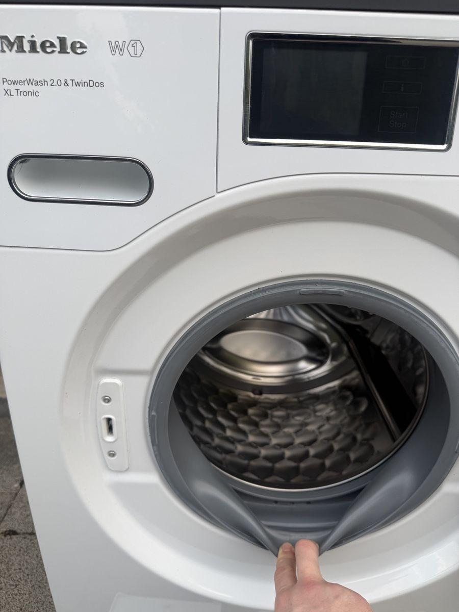 Miele Machines à laver: Miele W1 TouchDisplay 9Kg – D'occasion à Arlesheim par VD.HG 3