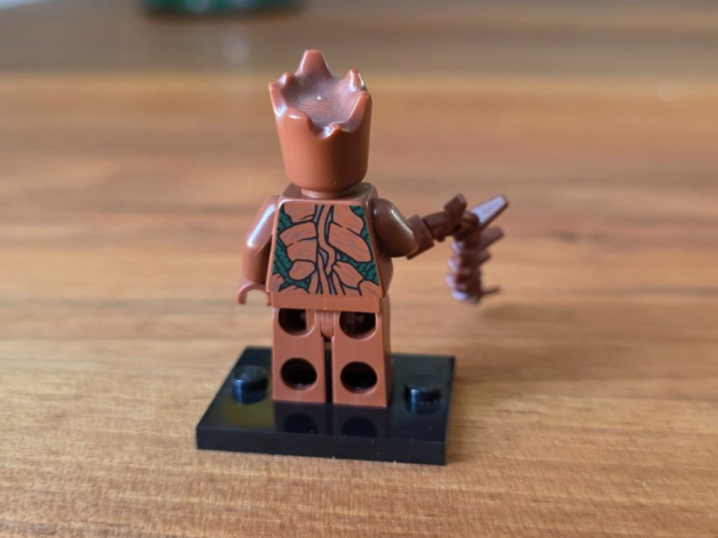 Lego Statuette: Lego Marvel Minifigur Teen Groot – Usato da Laufen venduto da elias39 1