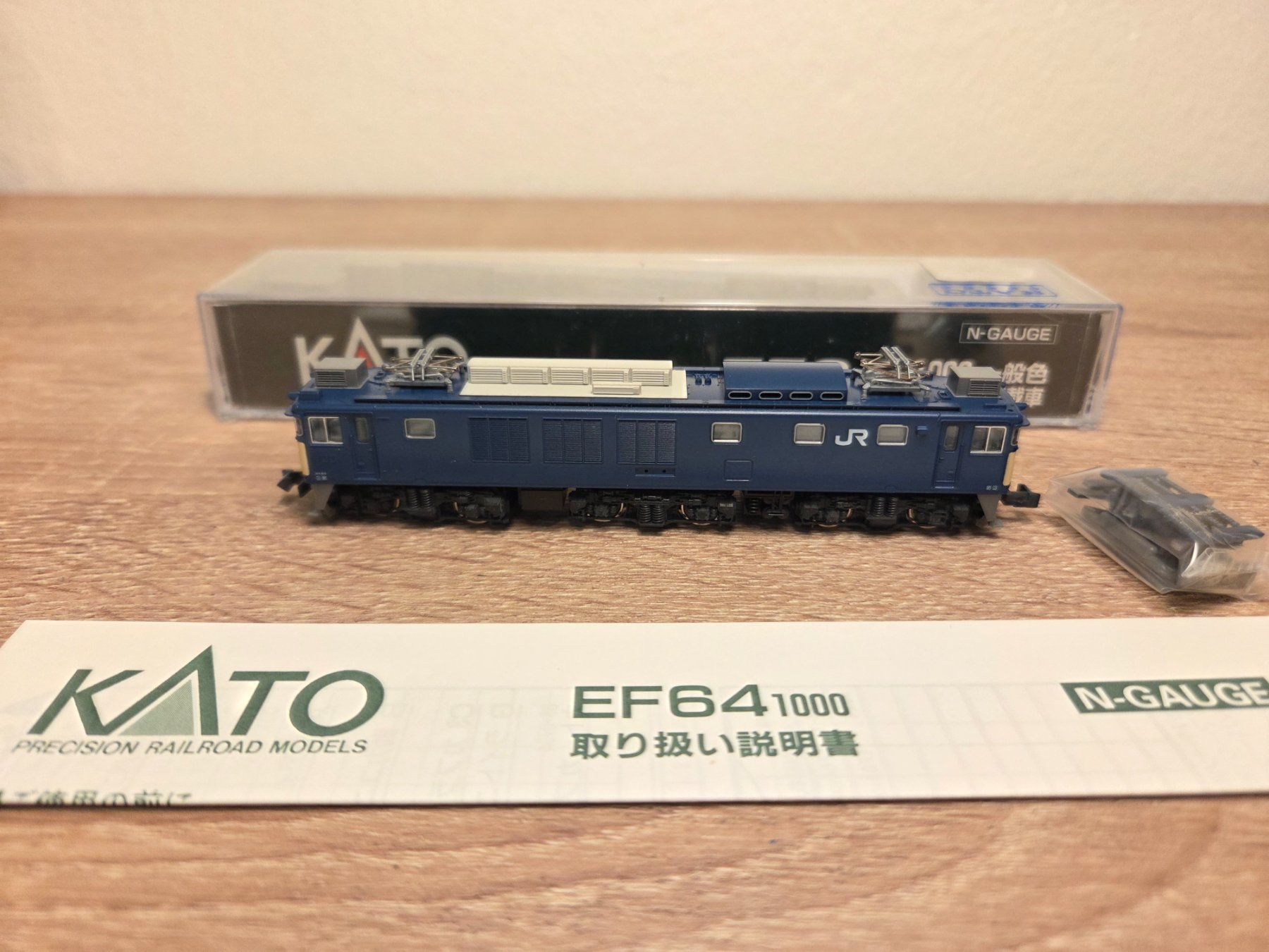 Kato Modellini di ferrovie: Kato N 3024 E-Lok EF64 J.N.R – Nuovo e nell'imballaggio originale da St-Aubin-Sauges venduto da Lo_Go 6