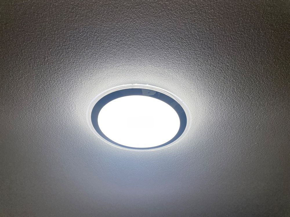 Kronleuchter & Deckenlampen: Deckenlampe (verschiedenfarbiges Licht) – Gebraucht aus Oftringen von son_czw5 1