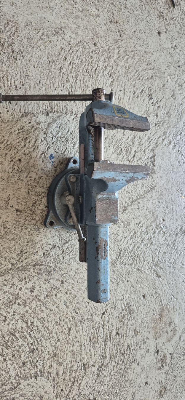 Tous les outils: schraubstock  – D'occasion à Ammerswil AG par cyr_59bt 1