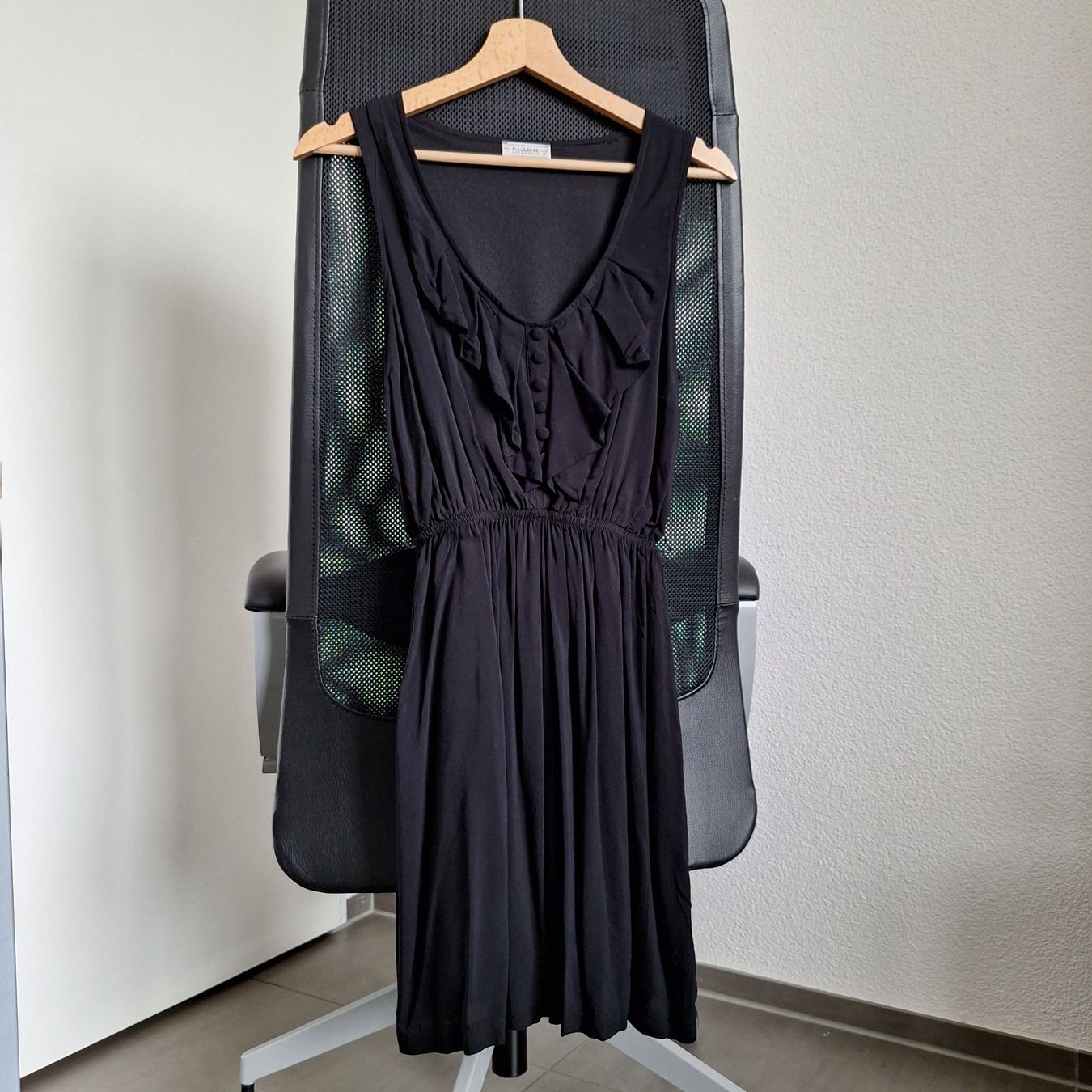 Pull&Bear Vestiti: Pull & Bear Rüschenkleid schwarz Gr. L – Usato da Märstetten venduto da activemember