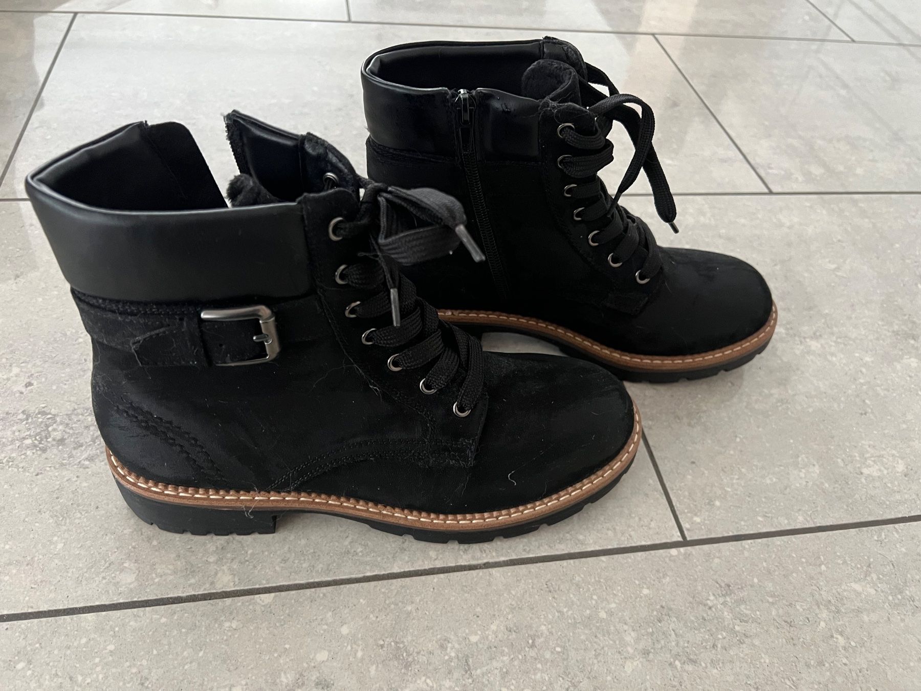 Scarpe da donna: Neue Stiefel Grösse 38 – Nuovo (secondo la descrizione) da Wohlen AG venduto da manchebo