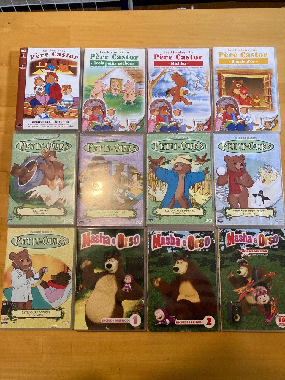 Alle DVDs: DVD lots pour enfants – Gebraucht aus La Tour-de-Peilz von vve_nm8c