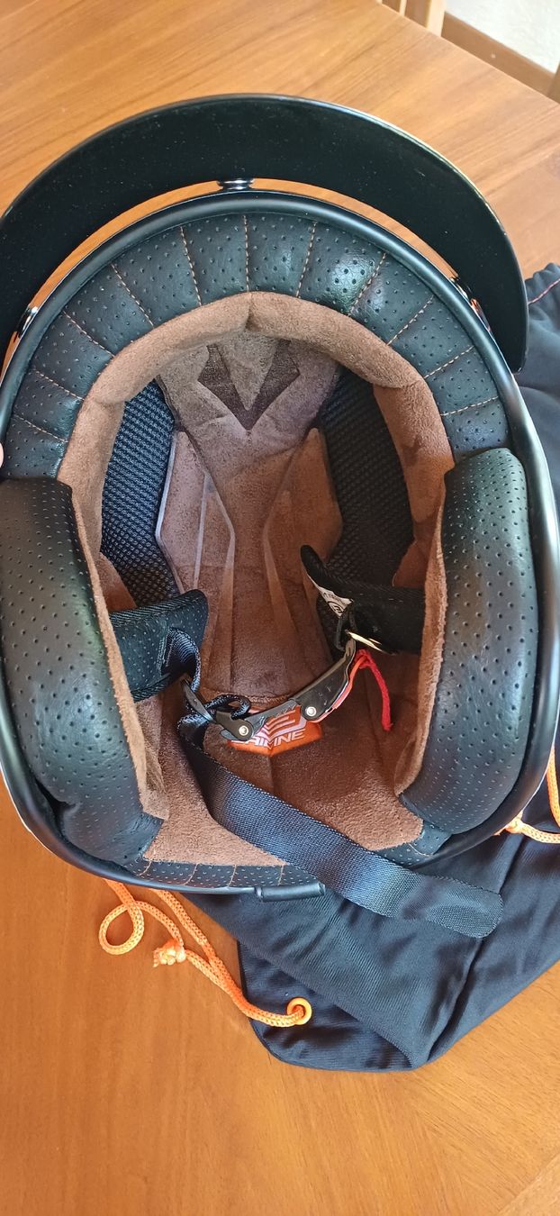 Caschi & visiere: Helm, Handschuhe und Nierengurt – Usato da Schnottwil venduto da lec_zs89 3