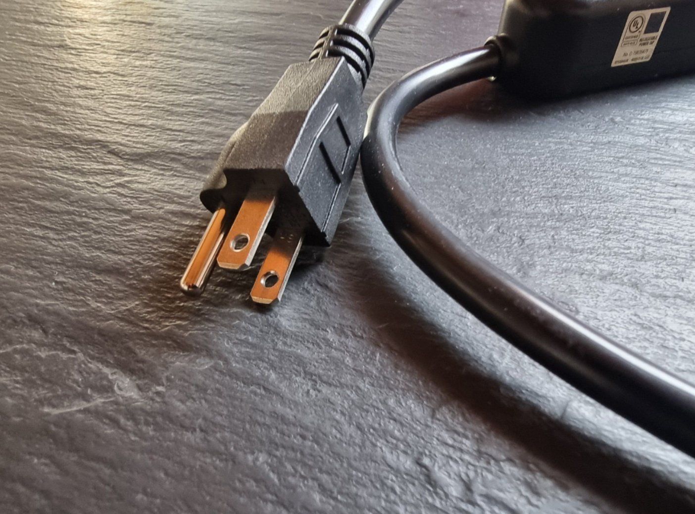 Alimentazione elettrica: 3 US Netzkabel & Stromverteiler 4-fach – Usato da Bottmingen venduto da Stritzi6 2
