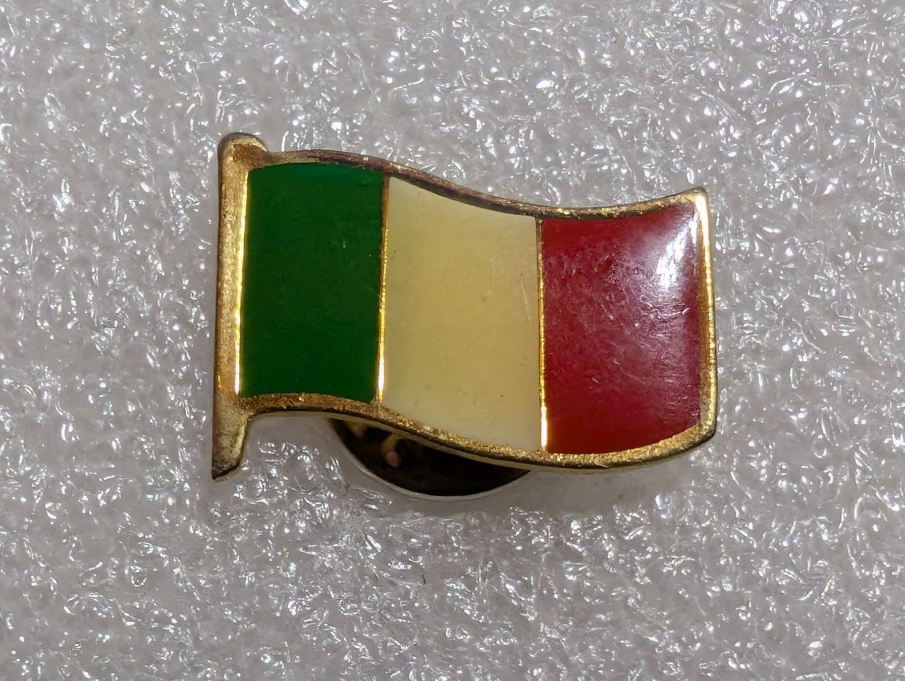 Placchette & Badge: Ansteckpin 253: Flagge – Usato da Oppligen venduto da Pin-Fall-Shop