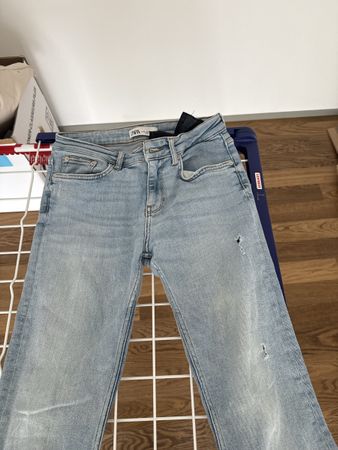 Zara Jeans Gr. 38, helle Waschung, destroyed Look