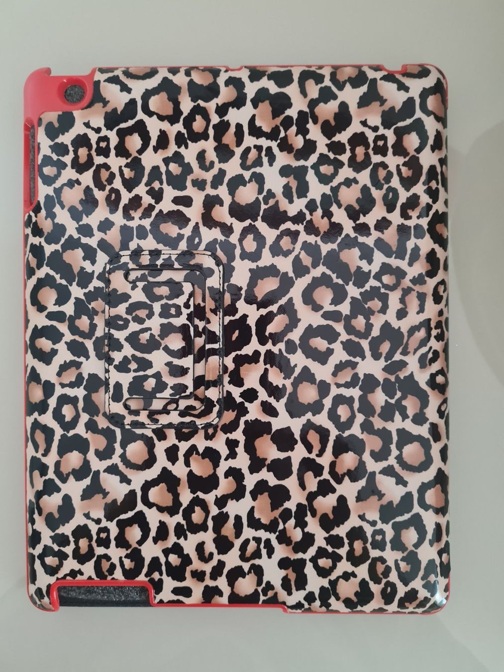 Guess Cover & Protezioni schermo: iPAD HÜLLE CASE GUESS LEO MUSTER – Usato da Steg im Tösstal venduto da goldlionfree 1