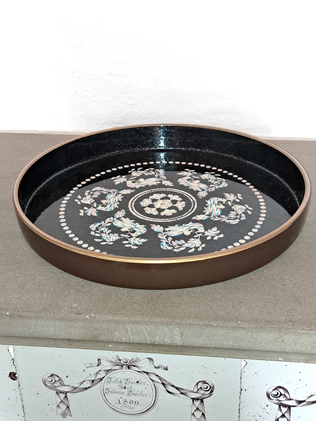 Piatti di portata: Antikes Tablett/Serviertablett mit Dekor Ø 32cm! – Usato da Kölliken venduto da Upcycling-by-Mc-TAM