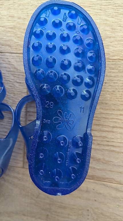Chaussures garçon: Badeschuhe blau Gr. 29 – D'occasion à Seuzach par louisa. 1