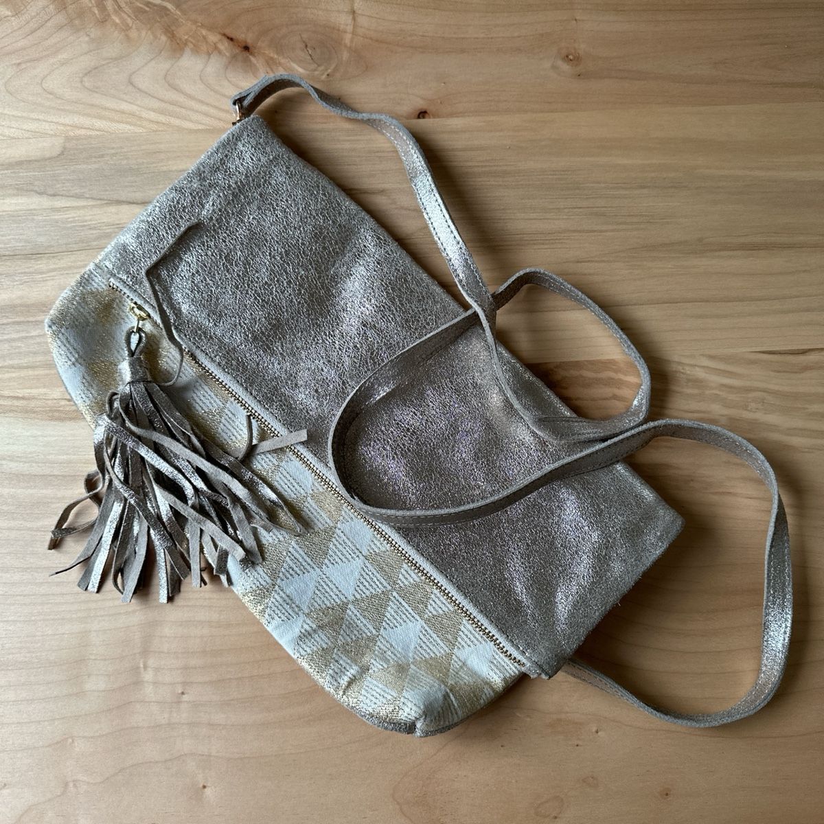 Borse da donna: Goldene Handtasche – Nuovo (secondo la descrizione) da Thalwil venduto da guffuchnopf