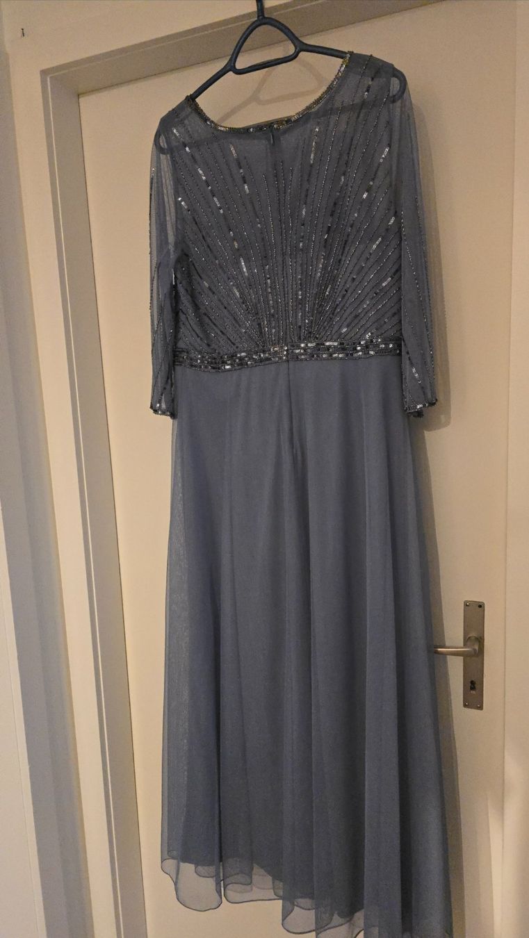 Vestiti: Wunderschönes Abenkleid Grösse 42 – Usato da Baar venduto da pet_2xp7 2