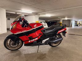 Honda CBR1000F