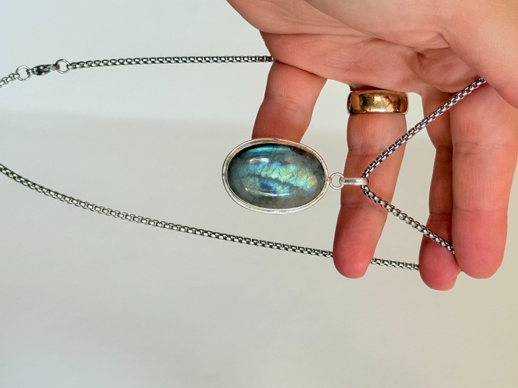 Ketten: Collier vintage avec pendentif pierre Labradorite – Neu und originalverpackt aus Genève von AWWA 8