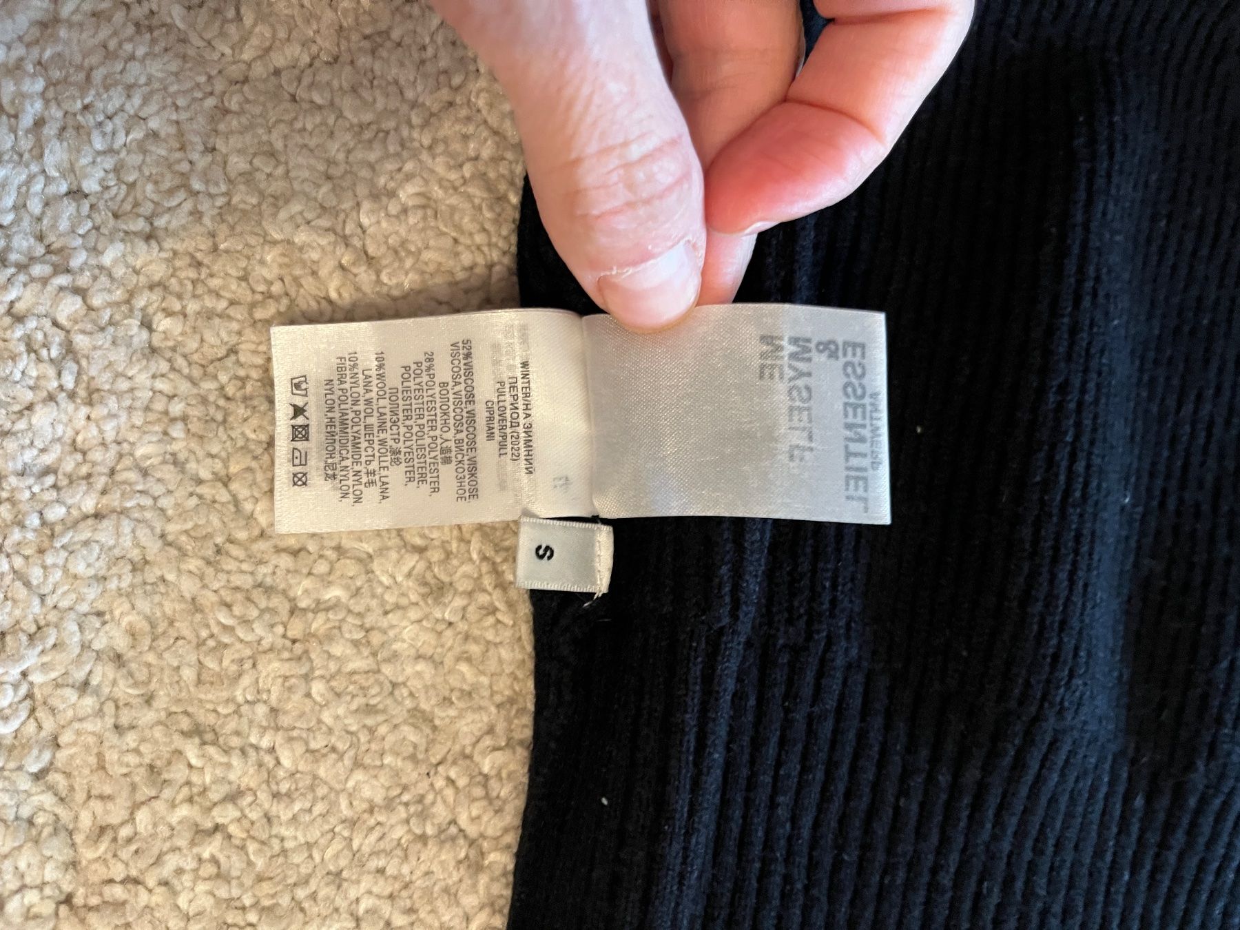 Maglioni & Felpe: Schöner schwarzer Pullover von Essentiel Antwerp - wie neu – Nuovo (secondo la descrizione) da Zürich venduto da car_pth8 4