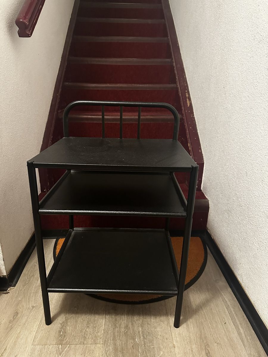 Comodini: Black metal Nightstand / bedside table with 3 shelves – Usato da Arlesheim venduto da Gromo