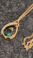 Halskette aus 9 Karat Gelbgold mit kreiertem Smaragd Anhänge