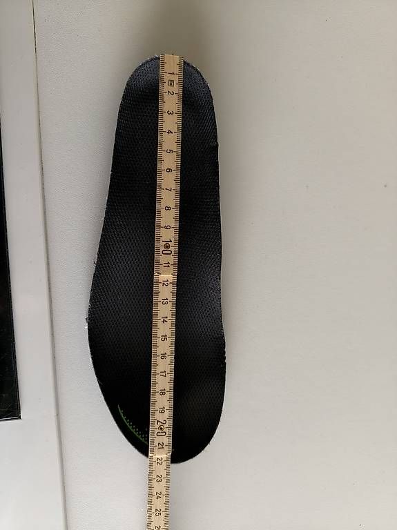 Asics Scarpe per ragazzi: Asics Sneakers/ Turnschuhe Grösse 35 – Usato da Grossdietwil venduto da wichtel28 1