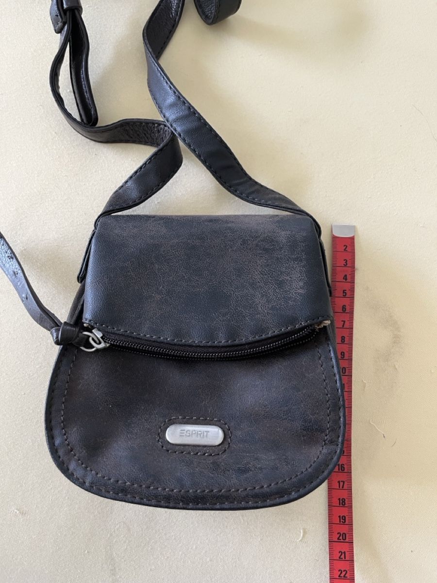 Esprit Borse da donna: Borsa a tracolla Esprit nera usata – Usato da Osogna venduto da dan_8vzm