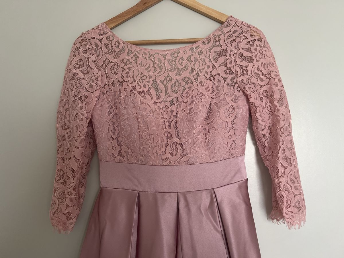 Kleider: Abendkleid rosa Spitze Grösse 36 neuwertig – Gebraucht aus Buchrain von Ricardo_User18 1