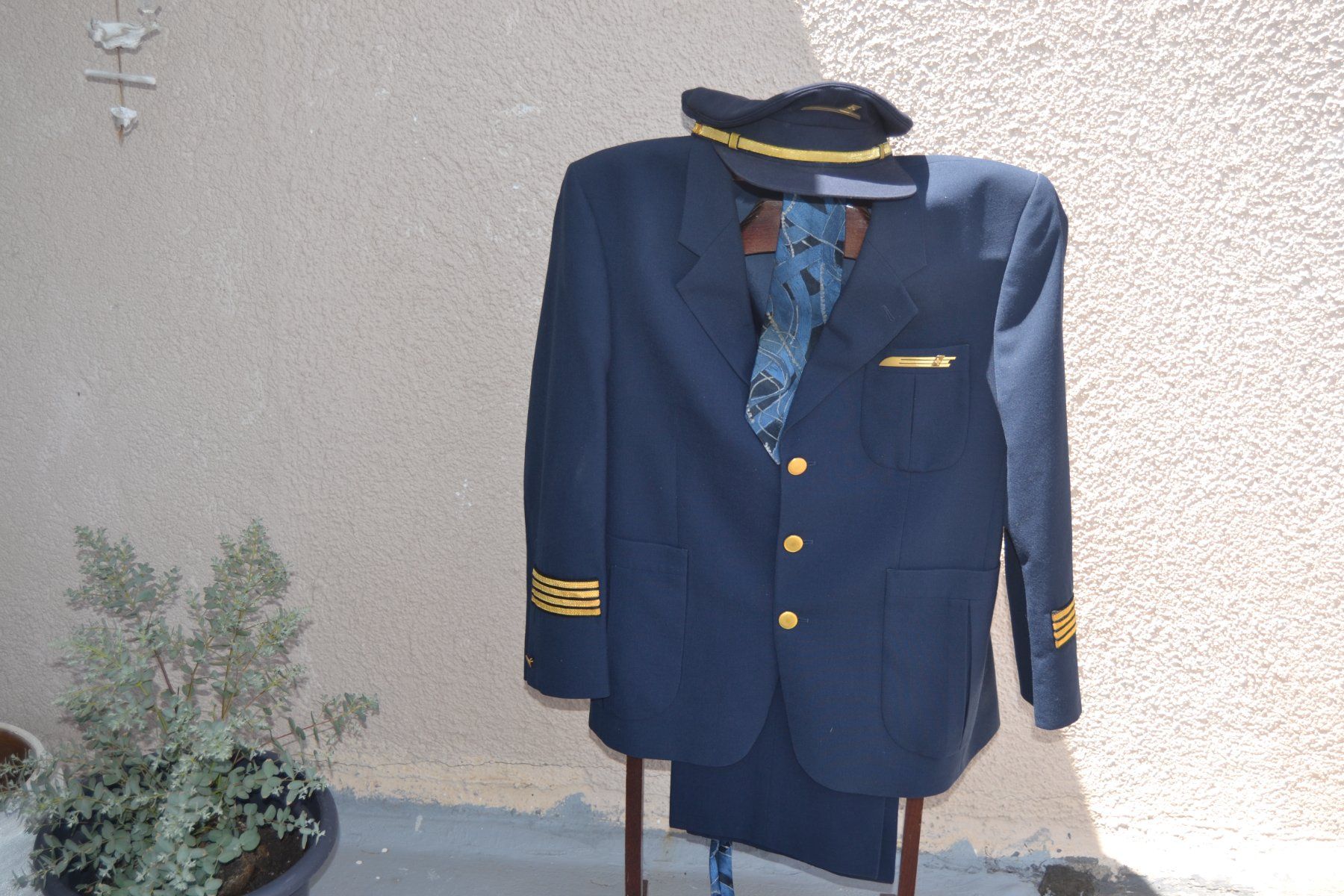 Swissair Uniformen: Swissair Uniform komplett – Gebraucht aus Wil SG von fanofrio