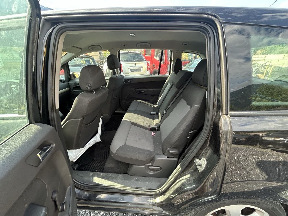 Opel Autos: OPEL Zafira 2.2i 16V - 7-Plätzer – D'occasion à Sargans par automobilen 8