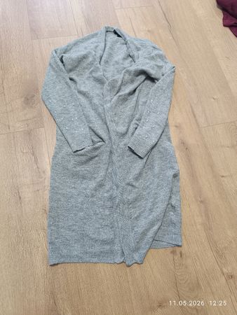 Kuscheljacke Grau mit Perlen