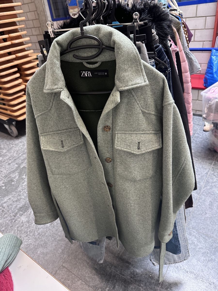 Zara Lotti di vestiti: Herbstpacket Grösse xs/s pullover jacken  – Usato da Ebikon venduto da amaxandx 8