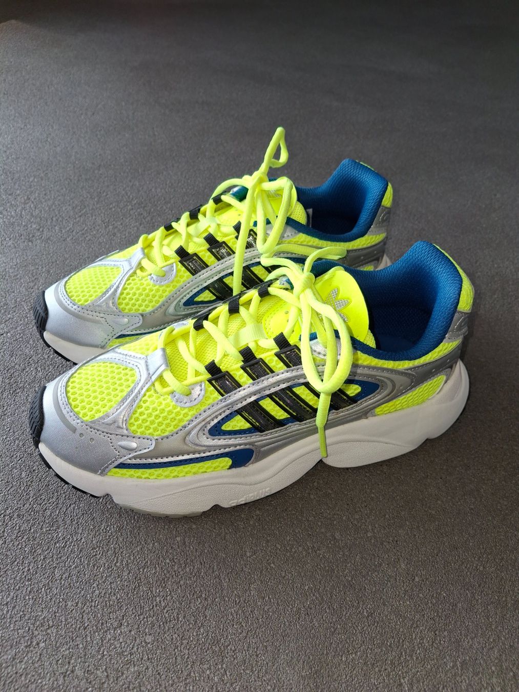 Adidas Damenschuhe: Adidas Sneaker Top Zustand – Gebraucht aus Widnau von Ms_Lefthand