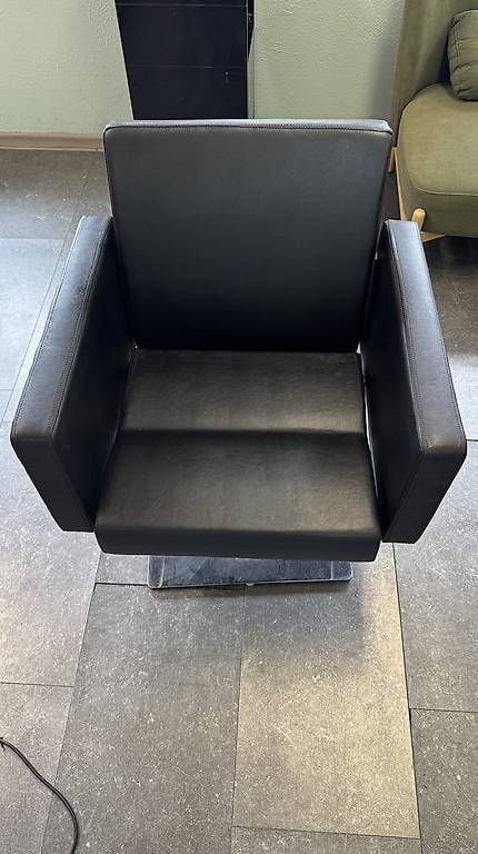Poltrone: 3 Chaises de salon de coiffure – Usato da Verbier venduto da Plav_