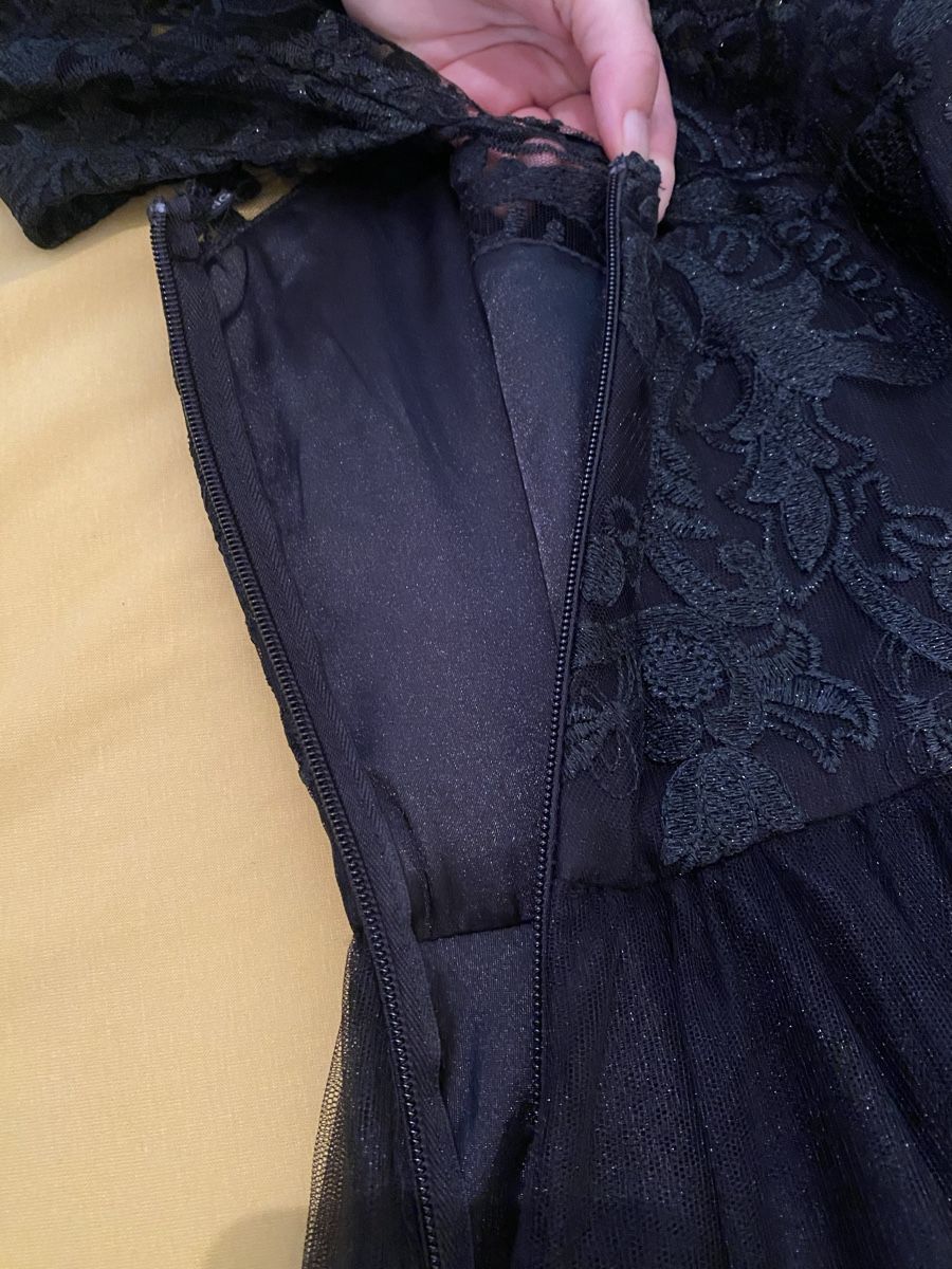 Robes: Robe – Neuf (Voir description) à Fribourg par SimoneA13 3