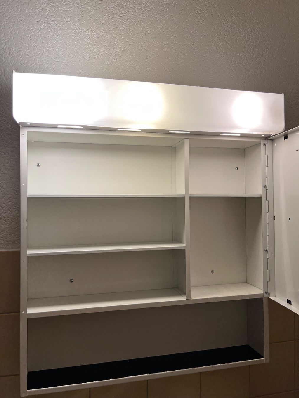 Armadietti a specchio: Egrostar Spiegelschrank Vintage – Usato da Gelterkinden venduto da Giucimon 2