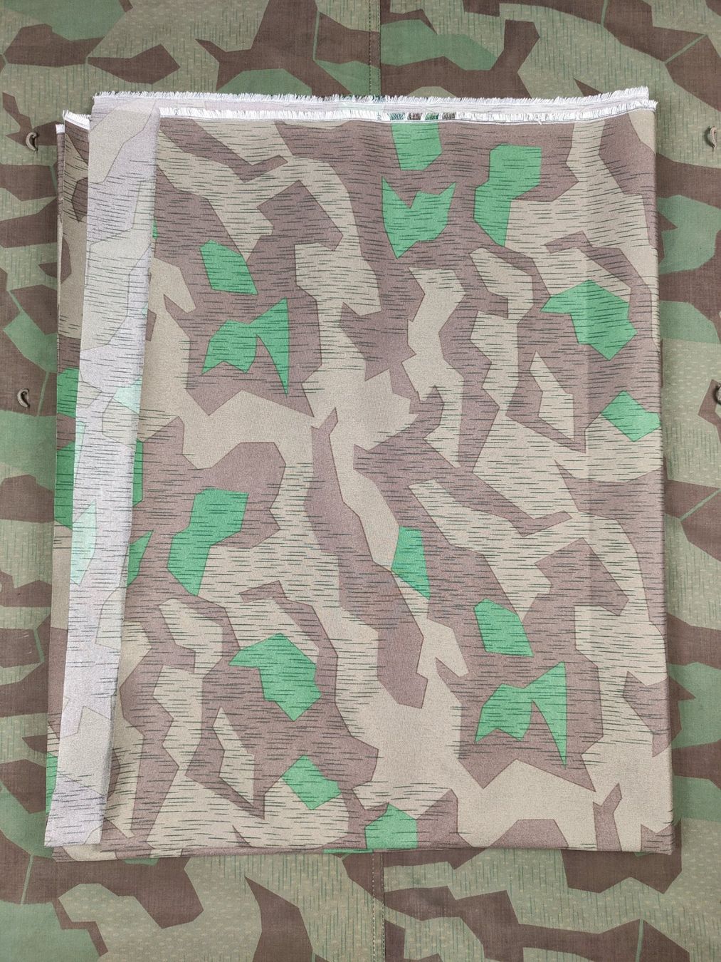 Schweizer Armee Uniformi: Tarnstoff 1.5 x 2.5 m, Splittertarn – Nuovo (secondo la descrizione) da Bauma venduto da SwissMilitaria
