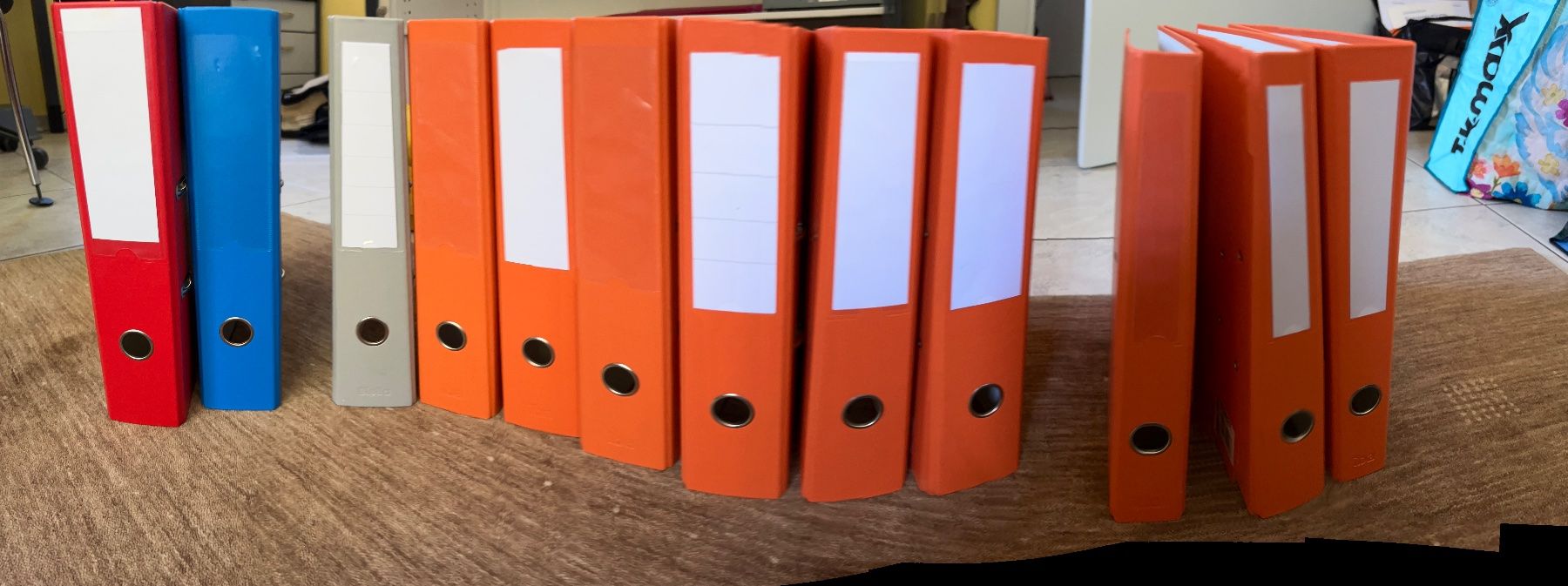 Migros Raccoglitori: A4 Ordner-Sammlung breit und schmal – Usato da Sevelen venduto da Glueckstreffer.62