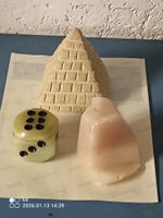 3 Artikel Pyramide aus Naturstein/Würfel aus Jade/Rosenquarz