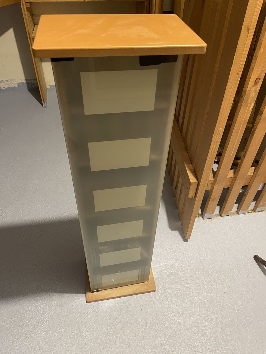 Scaffali: CD Regal Holz mit Tuer  – Usato da Altendorf venduto da Oracelcrash