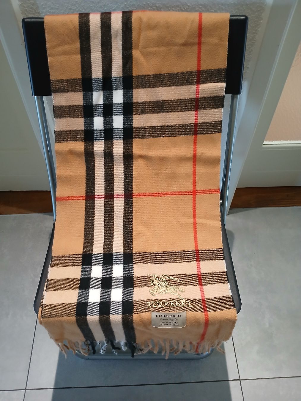 Burberry Foulard & Sciarpe: Écharpe Burberry classique,doux pour la saison – Usato da Renens VD venduto da Kizberg. 4