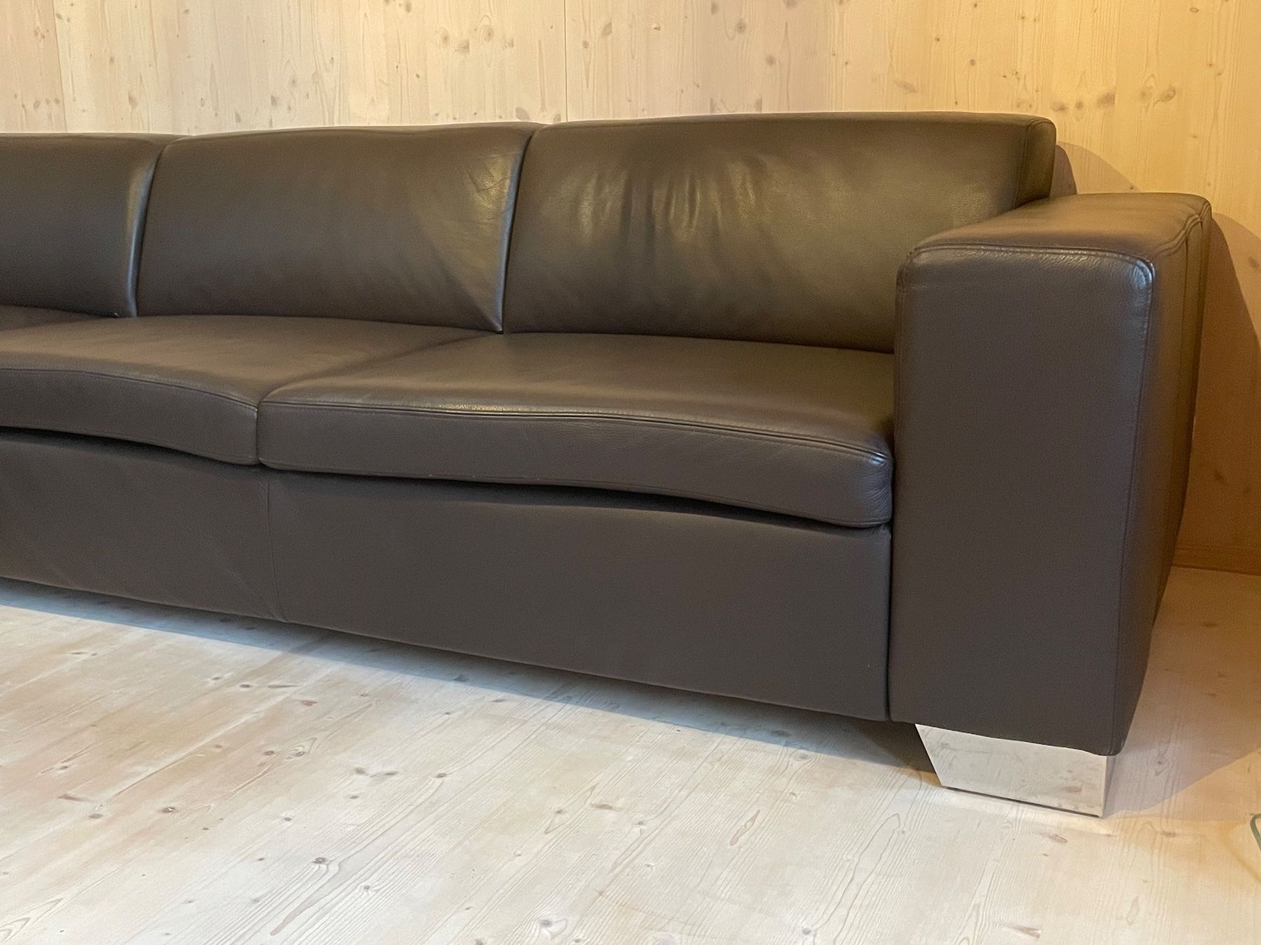 Divani: Ecksofa aus Leder mit Longchair rechts – Usato da Oberkulm venduto da kat_x568 4