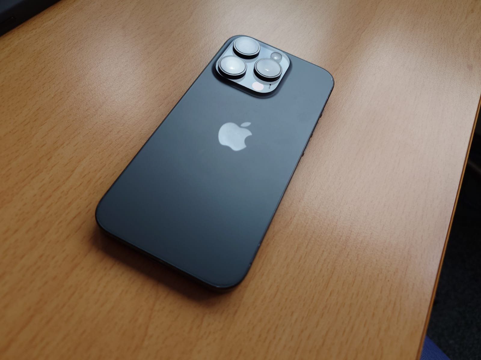 Apple Telefoni cellulari / Smartphones: iPhone 15 Pro (1024GB / 1TB) – Usato da Fribourg venduto da ein_bd8s 2