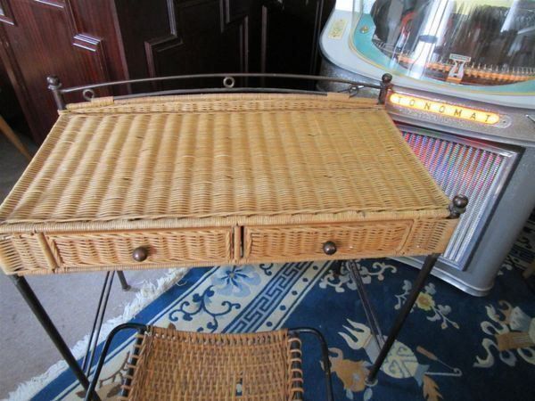 Schreibtische: Nissen String Rattan Schreibtisch Hocker Landh Nissen String – Gebraucht aus Luzern von antikdesign2552 1