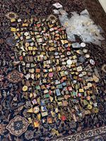 Über 350 Vintage Pins Anstecknadeln aller Art