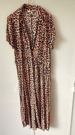 H&M Kleid Leopardenmuster kurzarm Grösse M guter Zustand