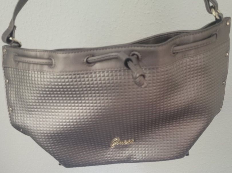 Guess Taschen für Damen: Guess Handtasche wie neu – Gebraucht aus Neuhausen von eliana2