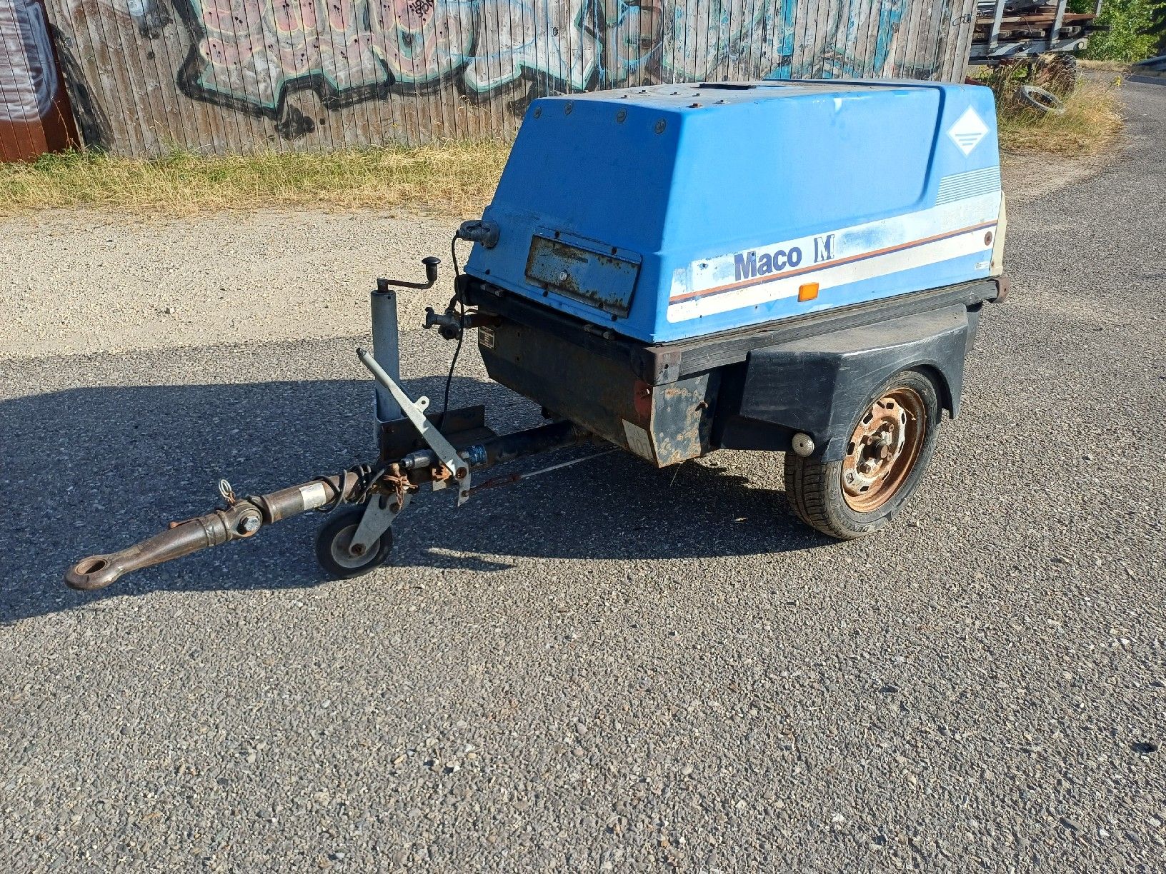 Tracteurs: Baukompressor  – Défectueux à Schmidigen-Mühlew par lanz84